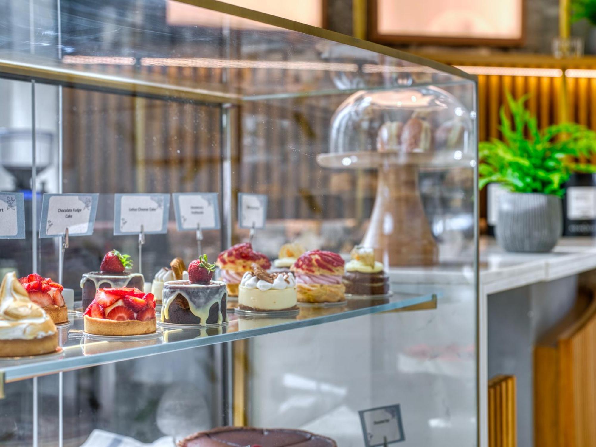Hotel The First Collection Dubai Business Bay Esterno foto "The pastry shop is open for business"